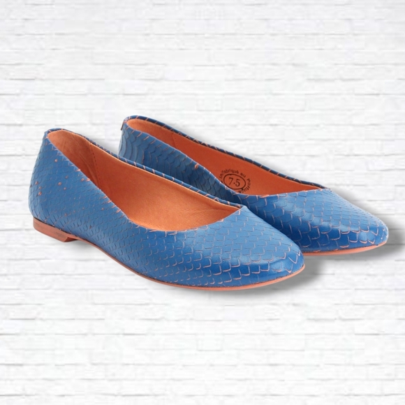 John Fluevog Shoes - John Fluvoeg Travel Vogs Maui Blue Lightweight Tavel Flats Size 9.5